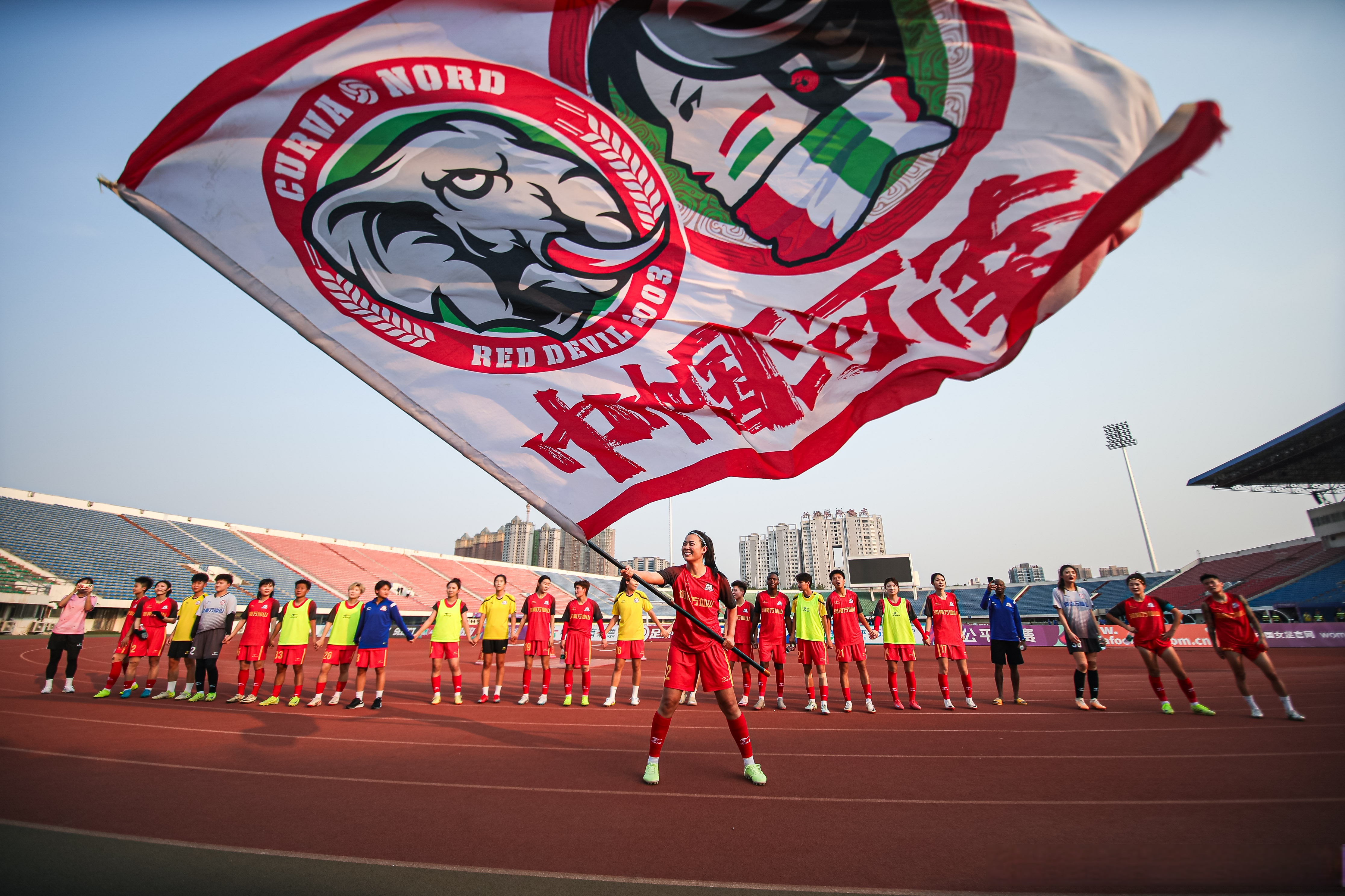 米兰体育入口-关于赛地聚焦：社区盾窗口期热度飙升，休斯敦火箭门线救险，震撼外界，球队文化再被提及的信息